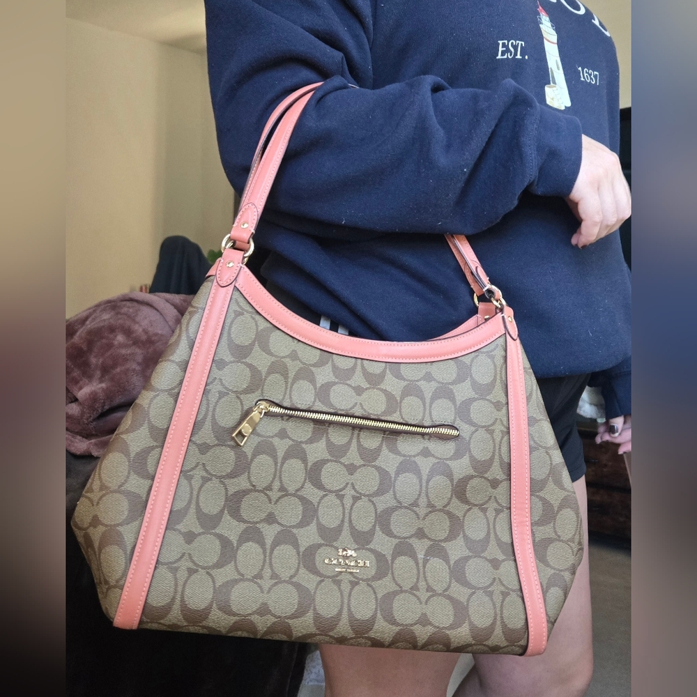 Coach Brown and Pink Shoulder Bag with Signature Style🩷